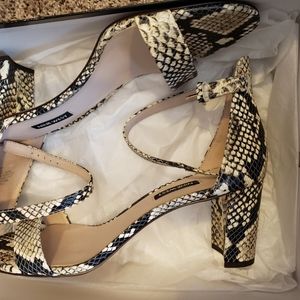 Nine West Snake Gray/Black sandals size 11